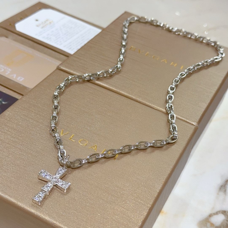 Bv1g*ai necklaces